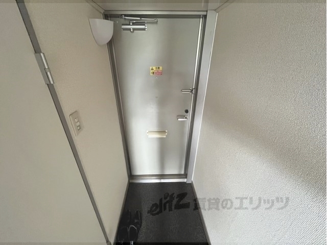 レオパレス緑の香芝の玄関写真