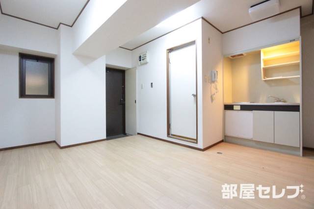 居室・リビング　広く使えるお部屋です