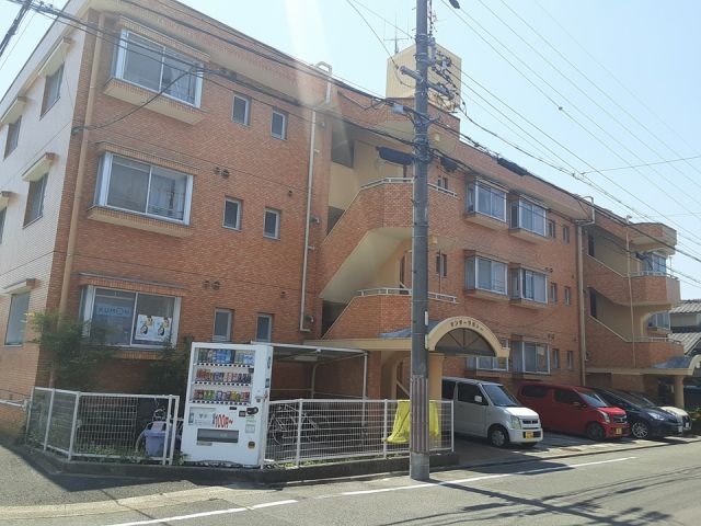名古屋市中川区東春田のマンションの建物外観