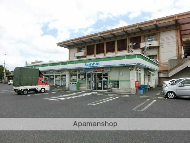 コンビニ　ファミリーマート鴨池競技場前店（コンビニ）まで332m