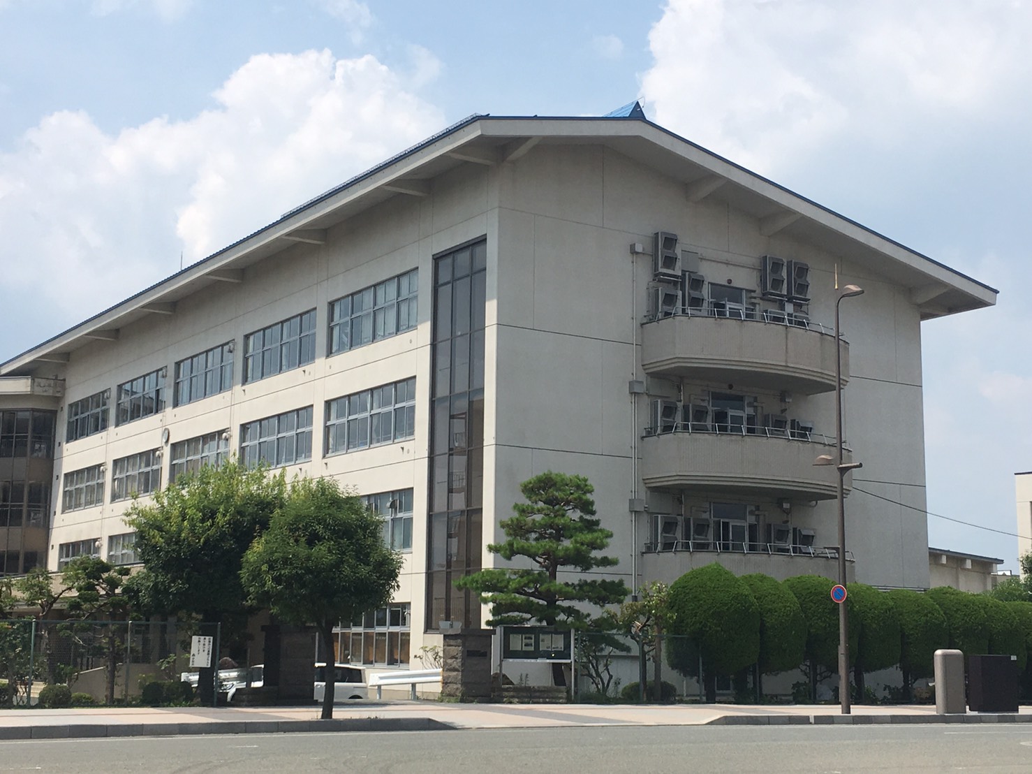 中学校　山形市立第三中学校（中学校）まで456m