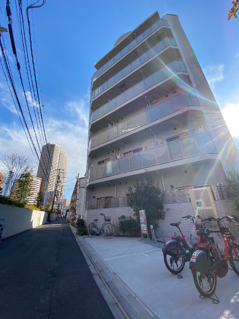 新宿区河田町のマンションの建物外観