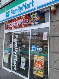 コンビニ　ファミリーマート　日野駅前店（コンビニ）まで572m