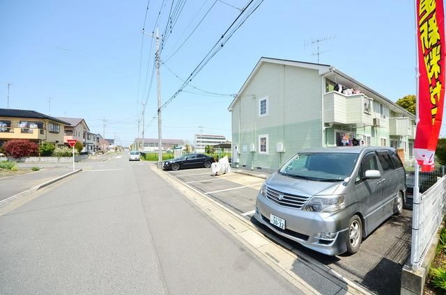 【比企郡吉見町東野のアパートの駐車場】