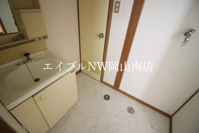 【岡山市南区福富西のマンションの洗面設備】