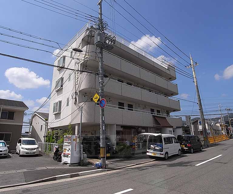 京都市西京区松尾大利町のマンションの建物外観