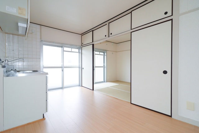 居室・リビング　ふすまを開けて広くお使いいただけます