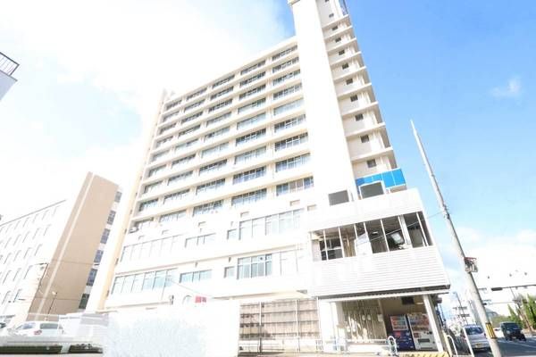 和歌山市十三番丁のマンションの建物外観