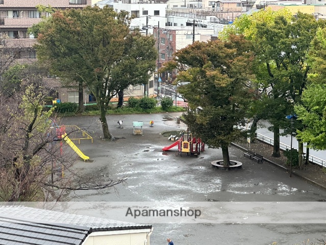 【板橋興産ビルの公園】