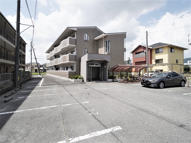 東広島市西条末広町のマンションの建物外観