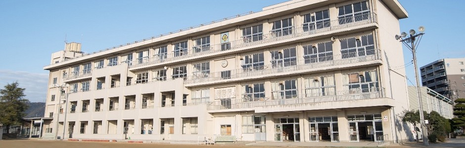 【福山市南蔵王町のマンションの小学校】