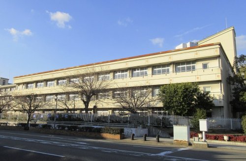 【神戸市兵庫区西上橘通のマンションの小学校】