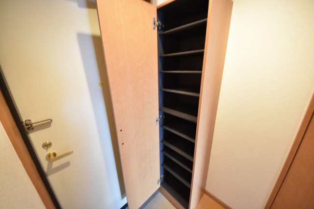 玄関　写真は別号室です。現況優先になります。