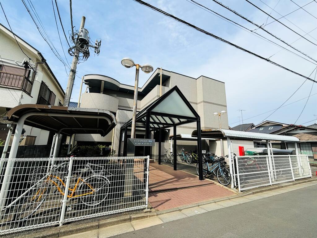 トーン・クラスター学園.の建物外観