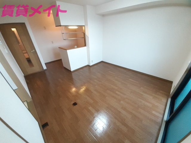 居室・リビング　同タイプの部屋写真です。