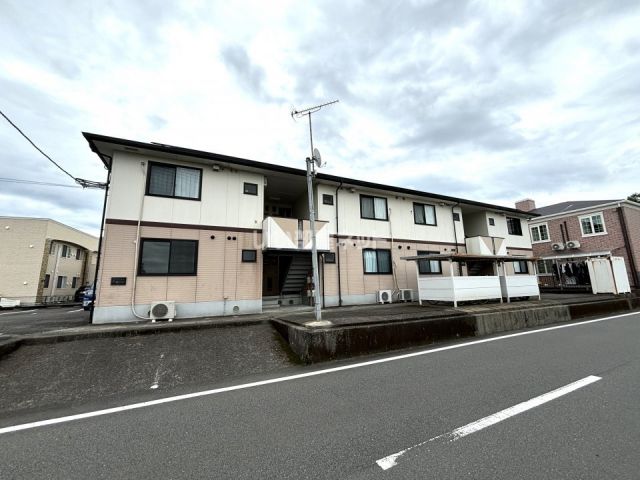 【霧島市隼人町真孝のアパートの建物外観】