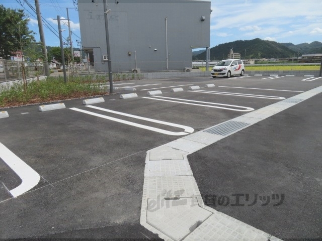 【丹波市柏原町南多田のアパートの駐車場】