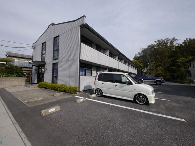 【北足立郡伊奈町大字小室のマンションの駐車場】