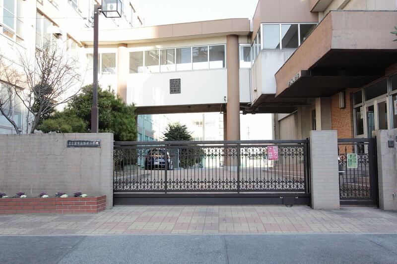 小学校　名古屋市立港西小学校（小学校）まで629m