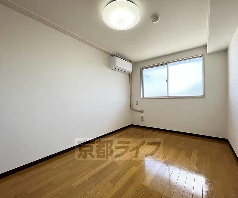 居室・リビング　落ち着いた雰囲気のお部屋です