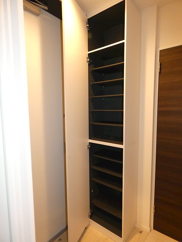 玄関　室内写真は別号室の参考写真です