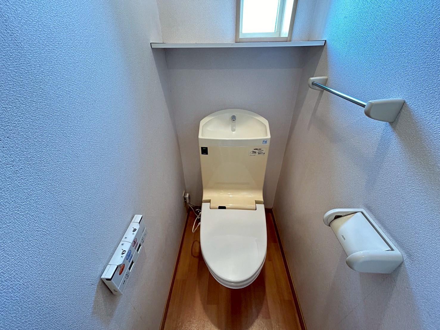 トイレ　温水洗浄暖房便座付トイレ