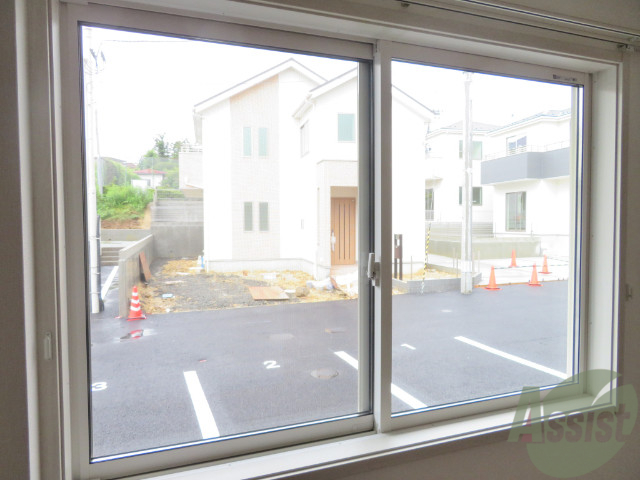バルコニー　バルコニーが無いので、大きな窓を撮影してみました。