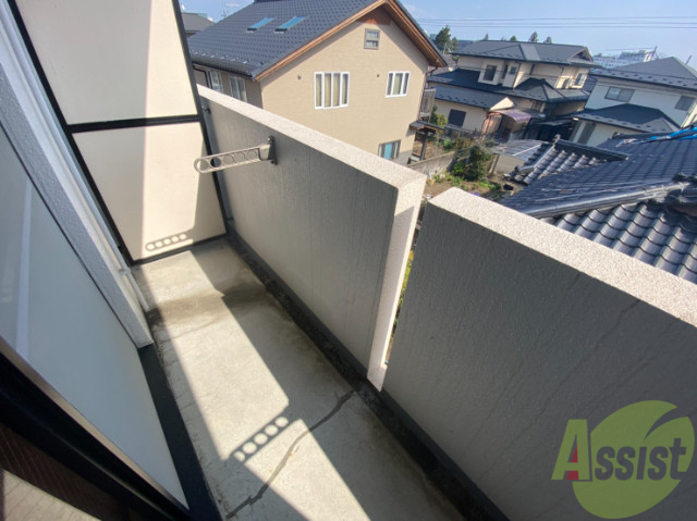 バルコニー　バルコニーは幅もしっかりあって洗濯物がはかどりそうですね。