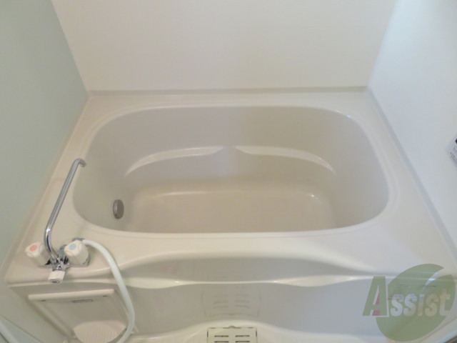 バス・シャワールーム　お風呂はこちらの綺麗なユニットバスになります。