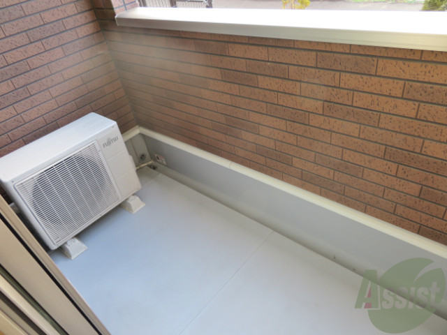 バルコニー　バルコニーが付いているので晴れた日は洗濯物が干せますね