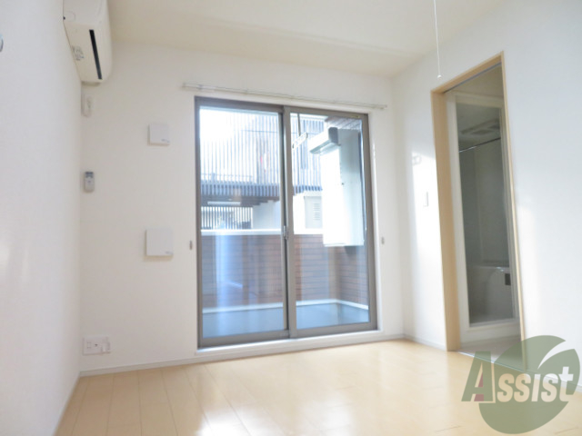 居室・リビング　こちらのリビングは７帖のフローリングです。