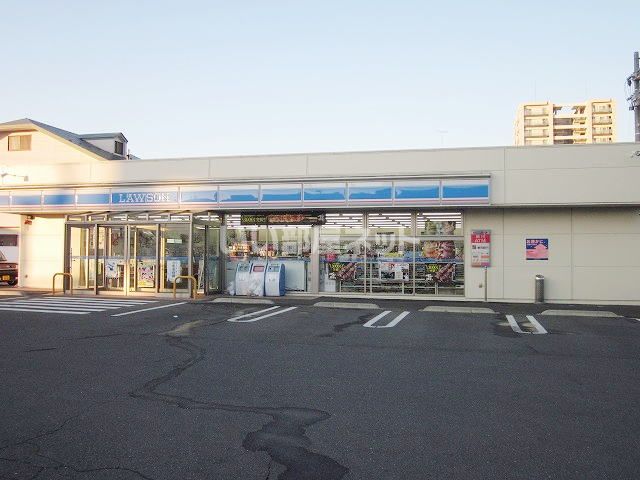 コンビニ　ローソン新白河二丁目店（コンビニ）まで142m