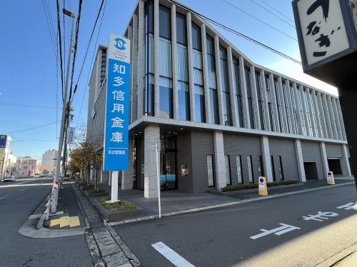 銀行　知多信用金庫本店営業部（銀行）まで752m