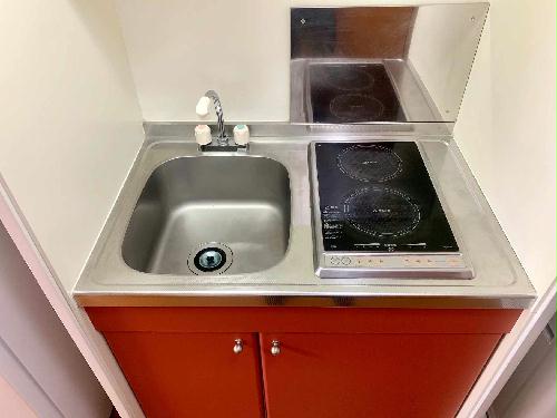 キッチン　現状優先。設置は現地と異なる可能性があります。