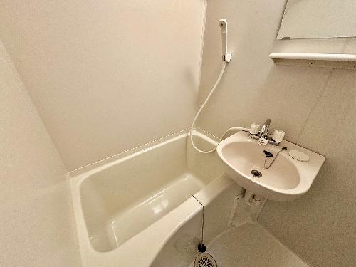 バス・シャワールーム　設備・仕様は号室により異なる為、現況を優先いたします。