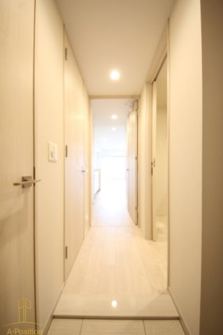 玄関　OPUS RESIDENCE SHINSAIBASHISOU