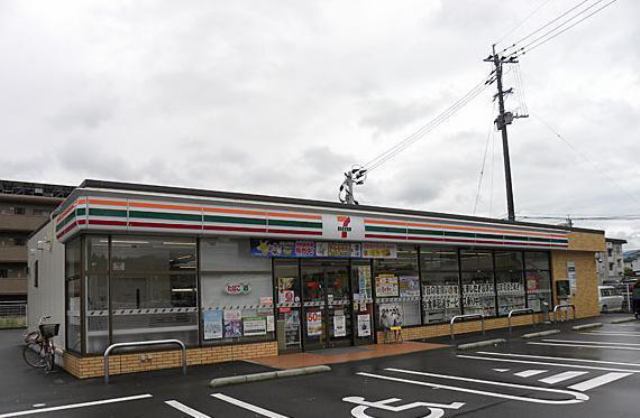 コンビニ　セブンイレブン日南戸高店（コンビニ）まで792m
