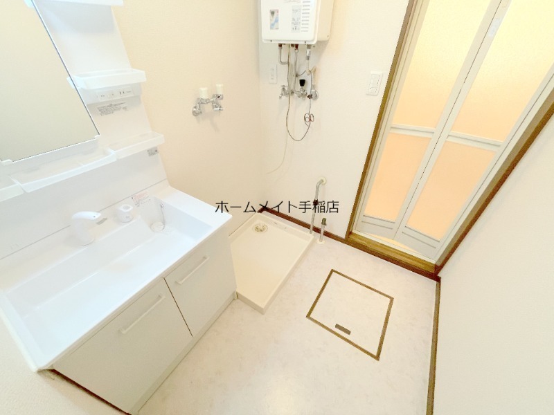 洗面設備　シャワー付き化粧台です！