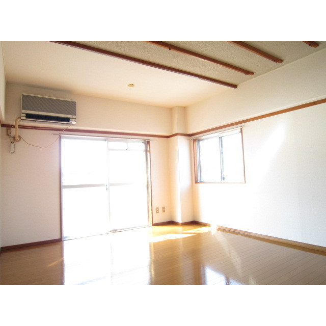 居室・リビング　角部屋♪