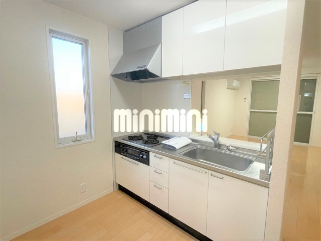 バス・シャワールーム　小窓完備の追い焚き完備のバスルーム一日の疲れを癒してください