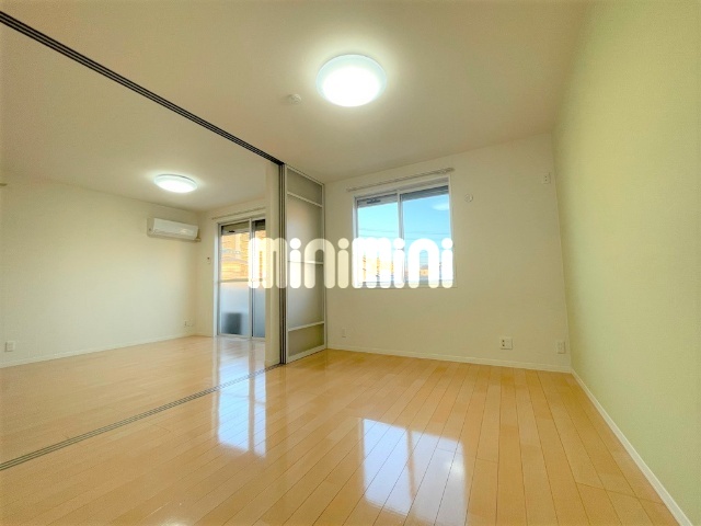 バルコニー　広めのベランダスペースです