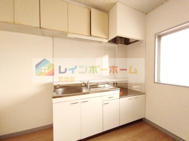 キッチン　別部屋参考画像です