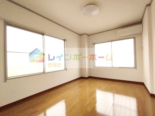 居室・リビング　別部屋参考画像です