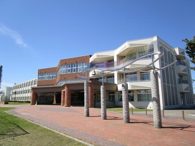 中学校　帯広市立帯広第一中学校（中学校）まで1657m