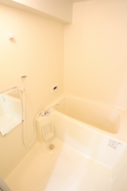 バス・シャワールーム　清潔感のあるバスルーム