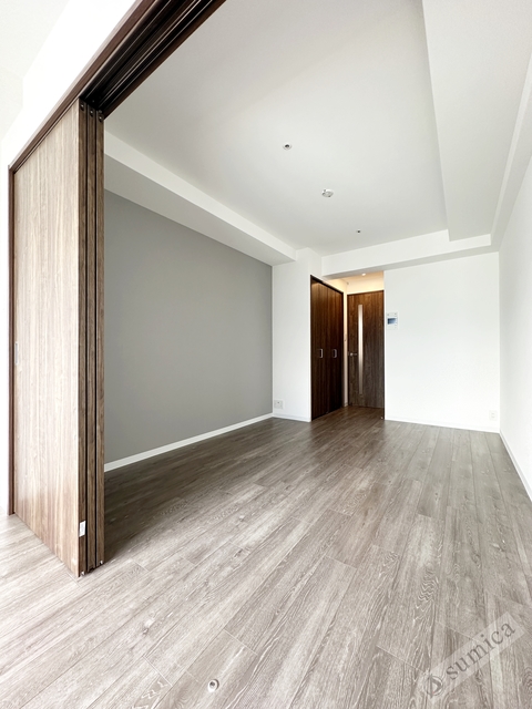 居室・リビング　アクセントクロスがオシャレを演出♪♪