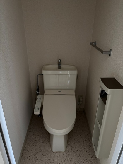 トイレ　別号室写真です