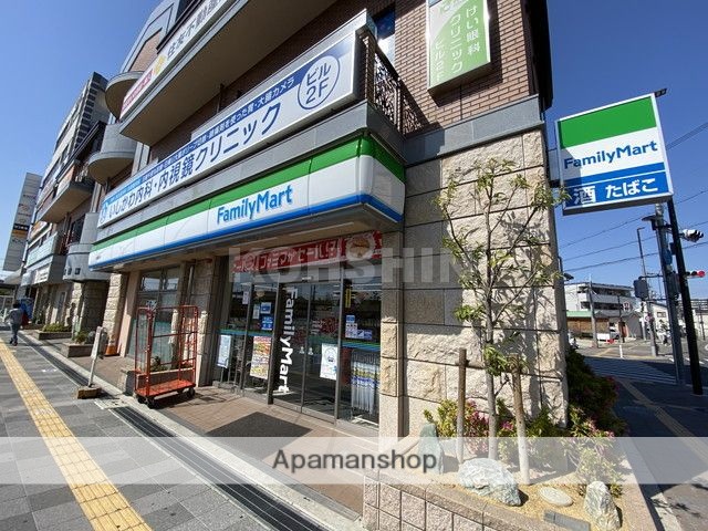 コンビニ　ファミリーマート（コンビニ）まで469m