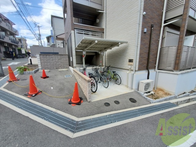 エントランス　駐輪場です。