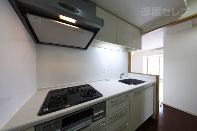 キッチン　７０１号室の写真です（反転タイプ）